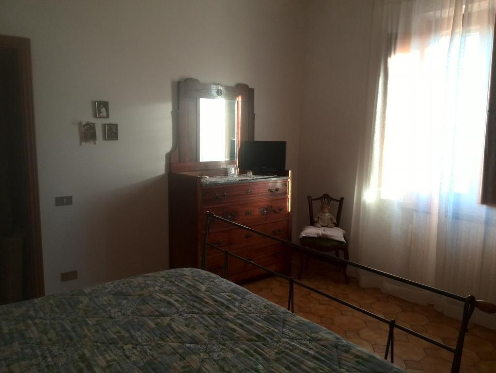 Ferienwohnung Casa Ricciardi Chianni Zimmer foto