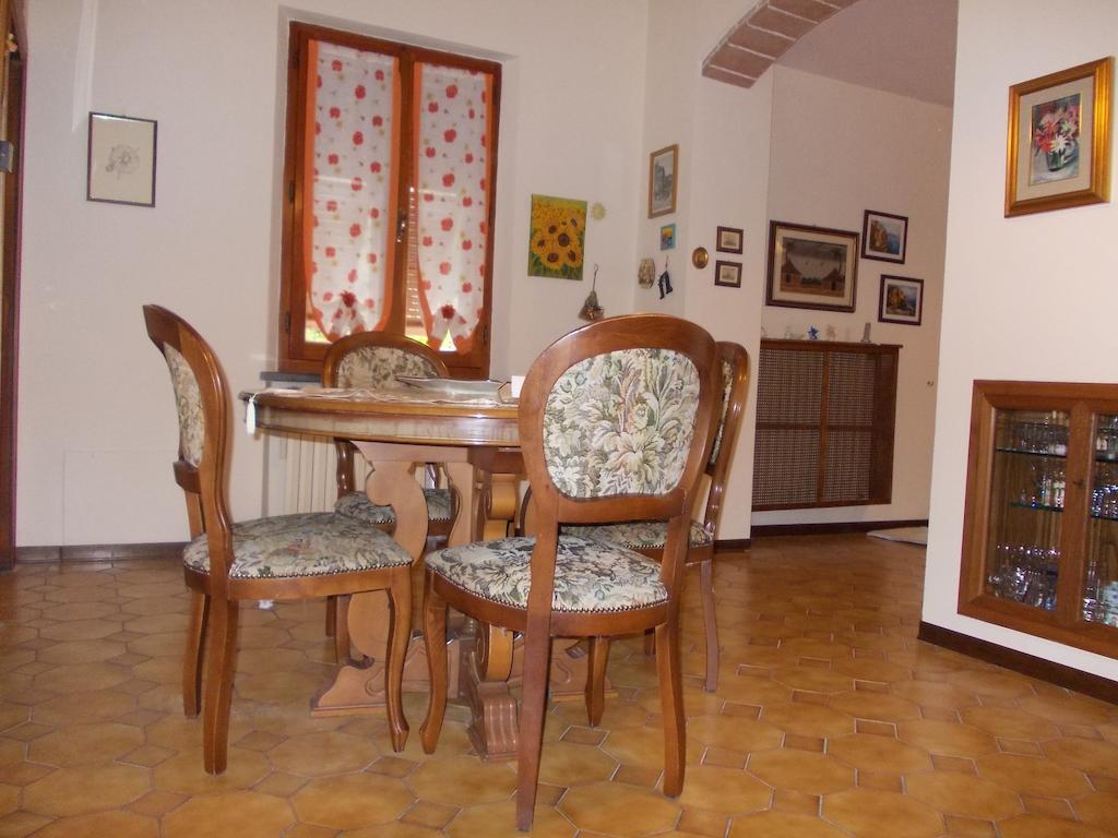 Ferienwohnung Casa Ricciardi Chianni Zimmer foto