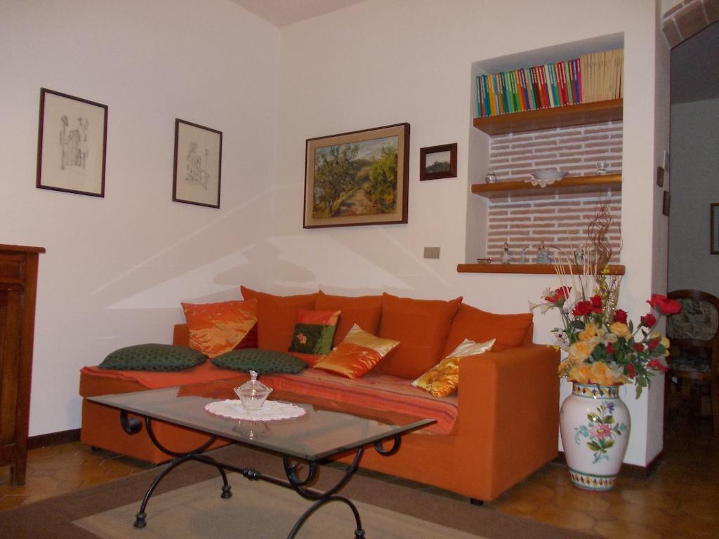 Ferienwohnung Casa Ricciardi Chianni Zimmer foto