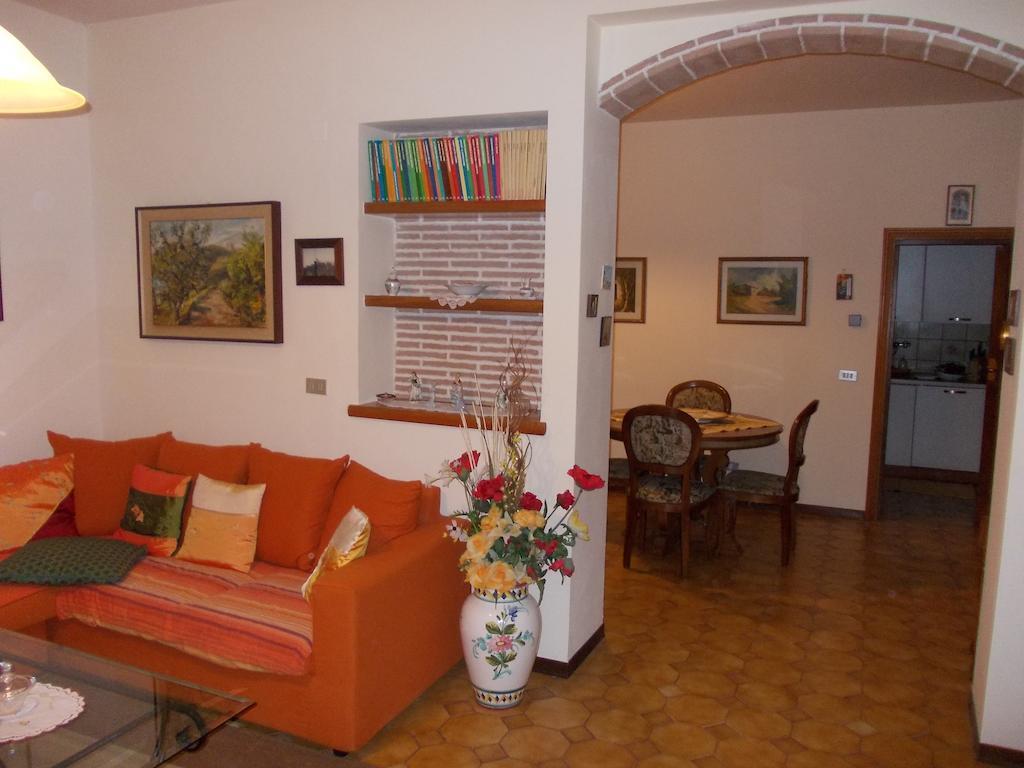 Ferienwohnung Casa Ricciardi Chianni Zimmer foto